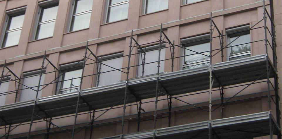 Sede Credito Artigiano, Milano - facciata in pietra lucida su via Agnello