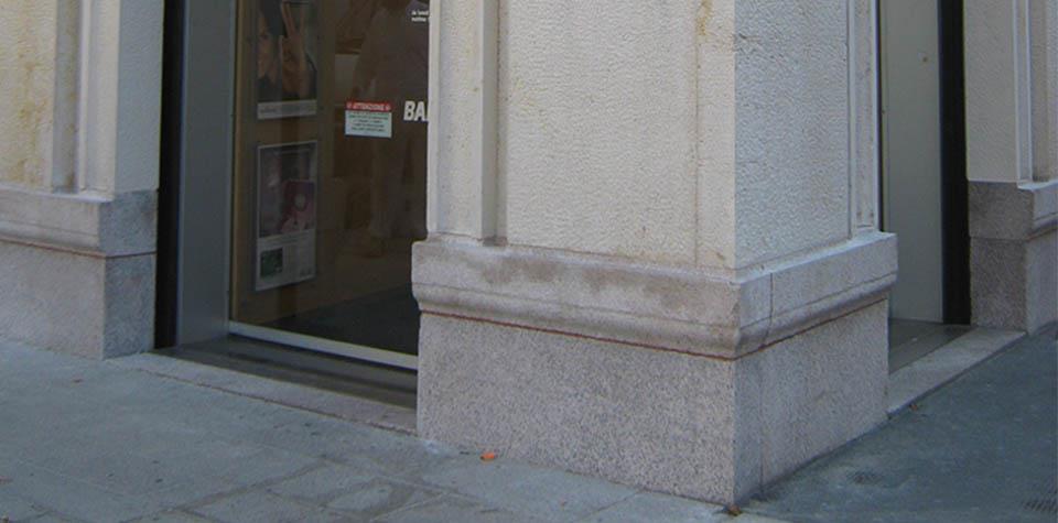 Sede Credito Artigiano, Milano - particolare pulitura e restauro rivestimento lapideo