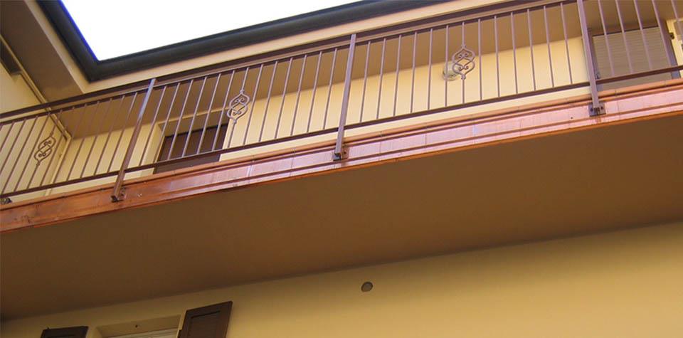 Condominio Cantun Sondrio- particolare nuove ringhiere balconi